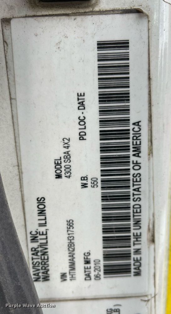 image for item DH8601 2011 International DuraStar 4300  refrigerated truck