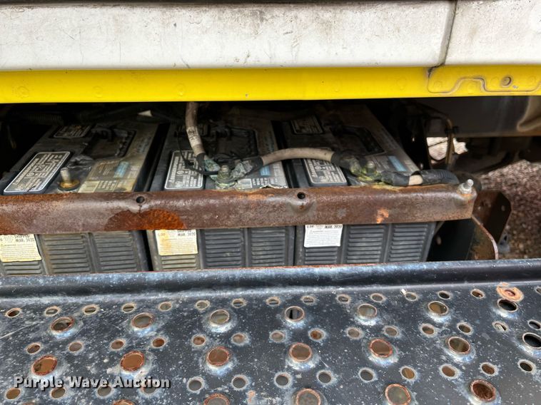 image for item DH8601 2011 International DuraStar 4300  refrigerated truck