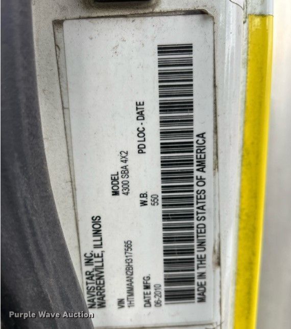 image for item DH8601 2011 International DuraStar 4300  refrigerated truck