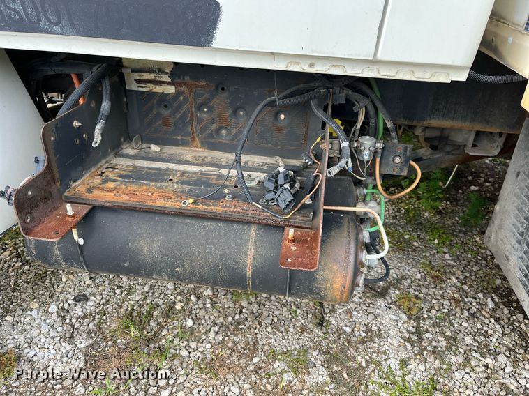 image for item DH8602 2011 International DuraStar 4300  refrigerated truck