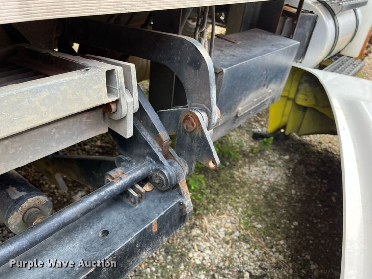 image for item DH8602 2011 International DuraStar 4300  refrigerated truck