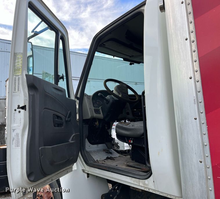 image for item DH8602 2011 International DuraStar 4300  refrigerated truck