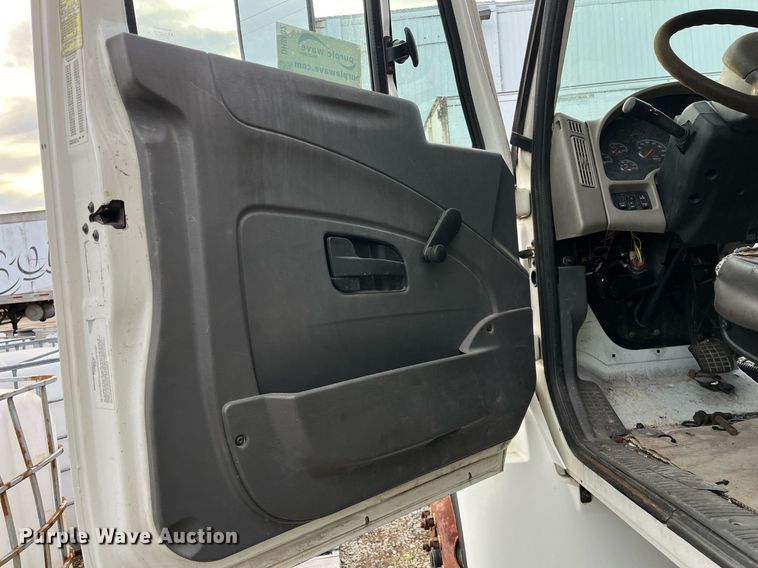 image for item DH8602 2011 International DuraStar 4300  refrigerated truck