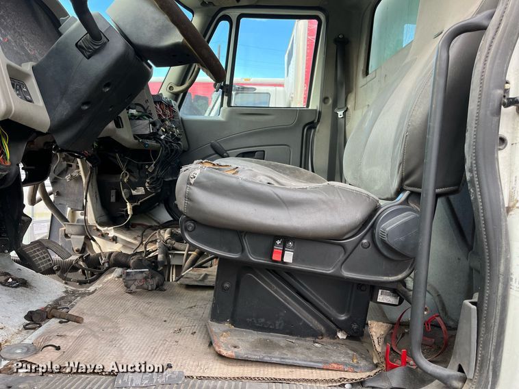 image for item DH8602 2011 International DuraStar 4300  refrigerated truck