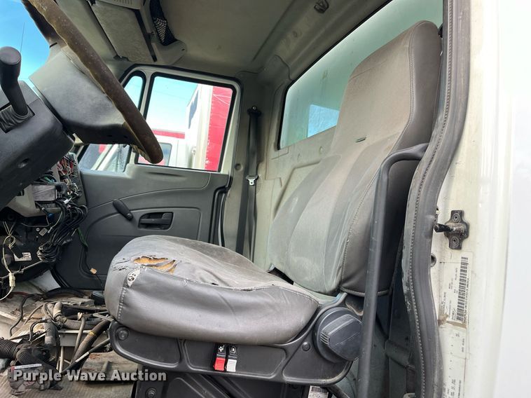 image for item DH8602 2011 International DuraStar 4300  refrigerated truck