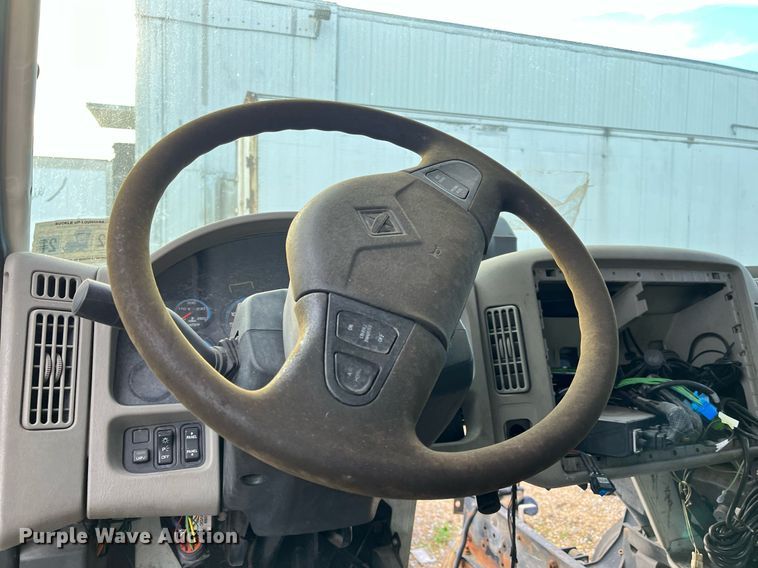 image for item DH8602 2011 International DuraStar 4300  refrigerated truck