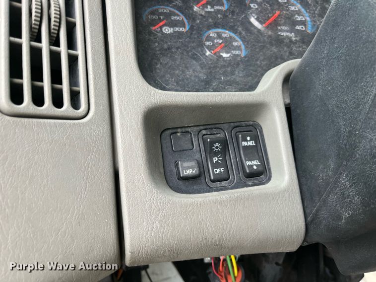 image for item DH8602 2011 International DuraStar 4300  refrigerated truck