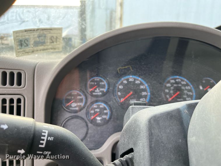 image for item DH8602 2011 International DuraStar 4300  refrigerated truck