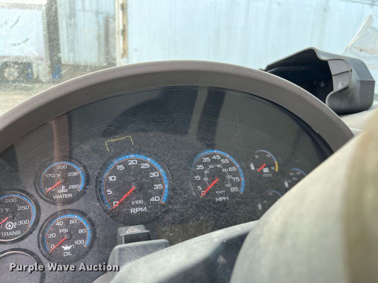 image for item DH8602 2011 International DuraStar 4300  refrigerated truck