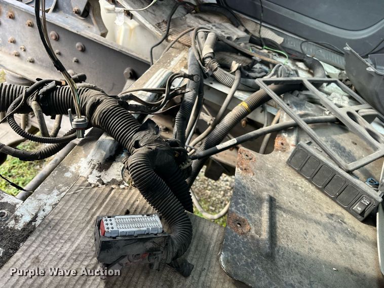 image for item DH8602 2011 International DuraStar 4300  refrigerated truck