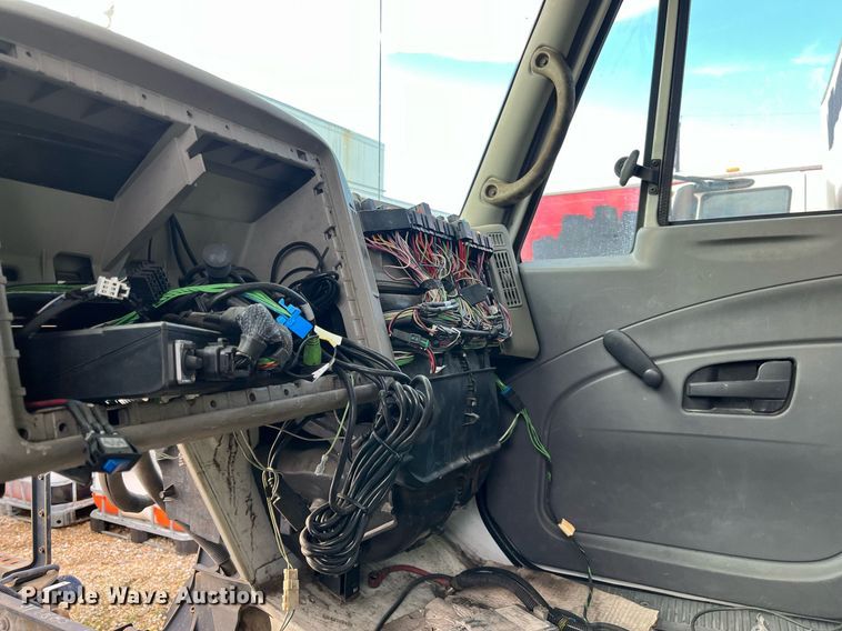 image for item DH8602 2011 International DuraStar 4300  refrigerated truck