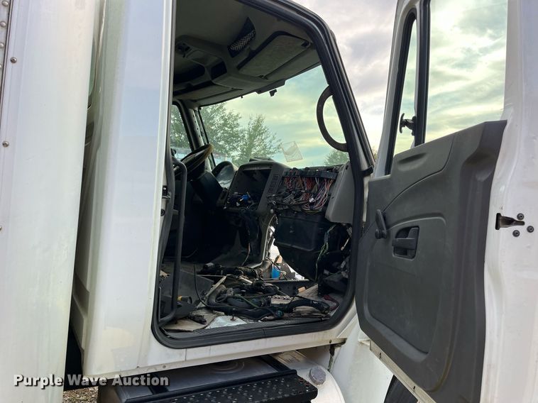 image for item DH8602 2011 International DuraStar 4300  refrigerated truck