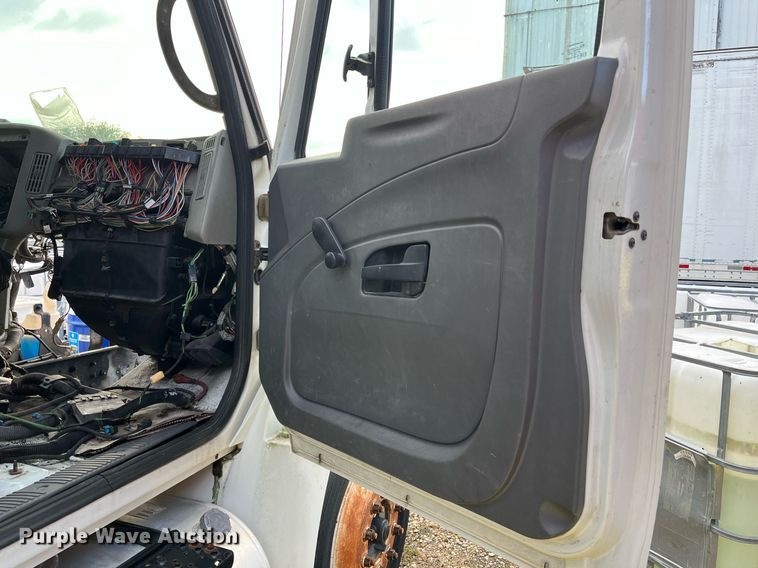 image for item DH8602 2011 International DuraStar 4300  refrigerated truck