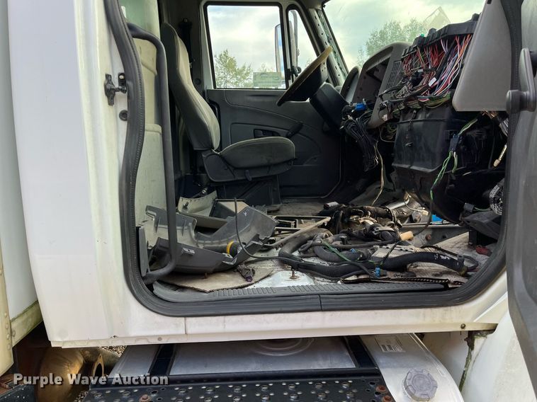 image for item DH8602 2011 International DuraStar 4300  refrigerated truck