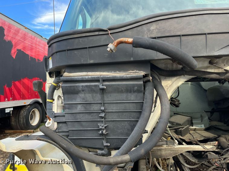 image for item DH8602 2011 International DuraStar 4300  refrigerated truck