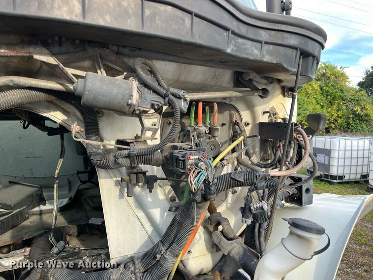 image for item DH8602 2011 International DuraStar 4300  refrigerated truck