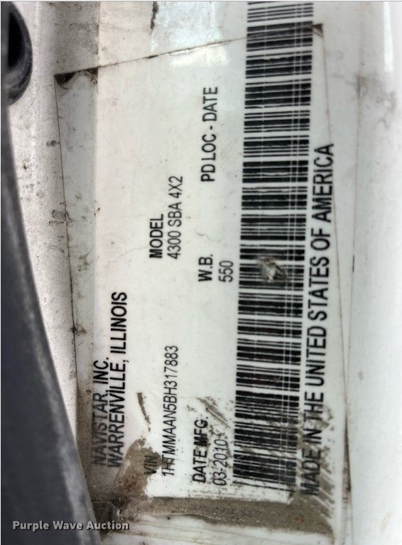 image for item DH8602 2011 International DuraStar 4300  refrigerated truck