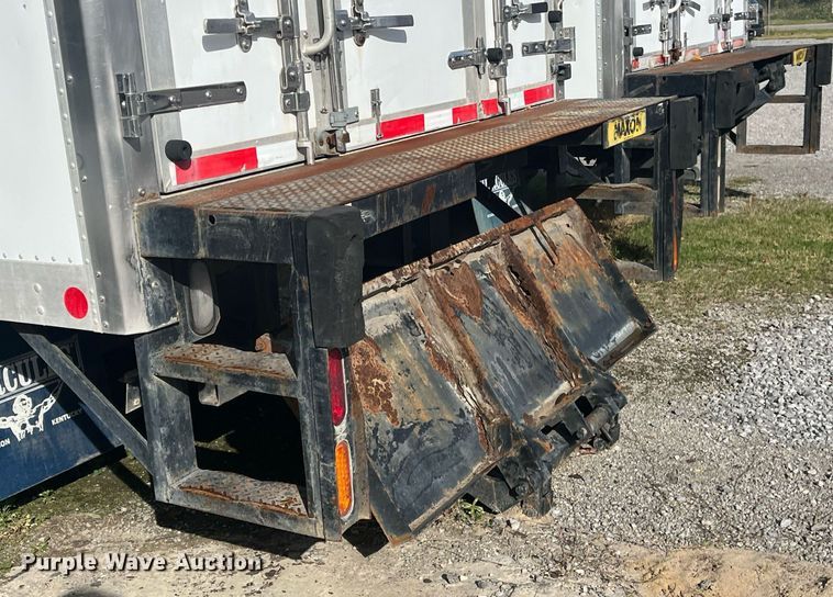 image for item DH8603 2013 Isuzu NRR  refrigerated truck