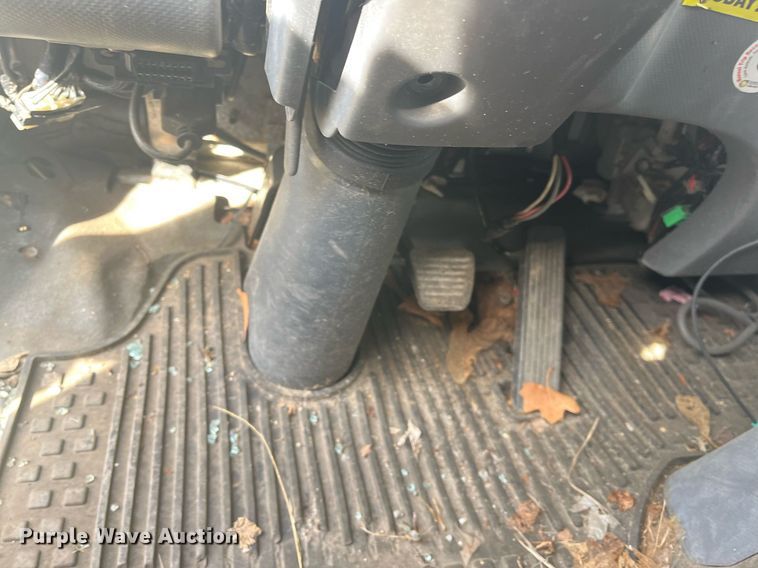 image for item DH8603 2013 Isuzu NRR  refrigerated truck