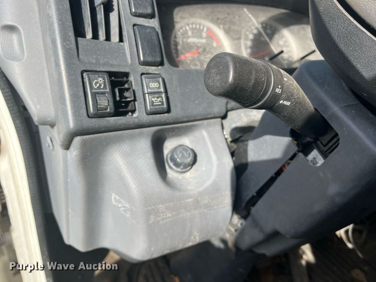 image for item DH8603 2013 Isuzu NRR  refrigerated truck