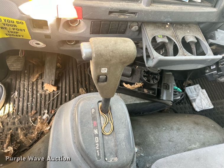 image for item DH8603 2013 Isuzu NRR  refrigerated truck