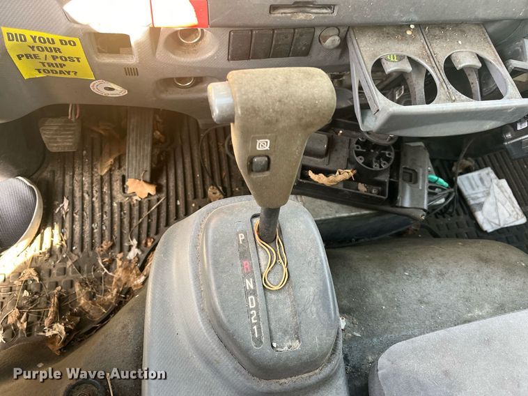 image for item DH8603 2013 Isuzu NRR  refrigerated truck