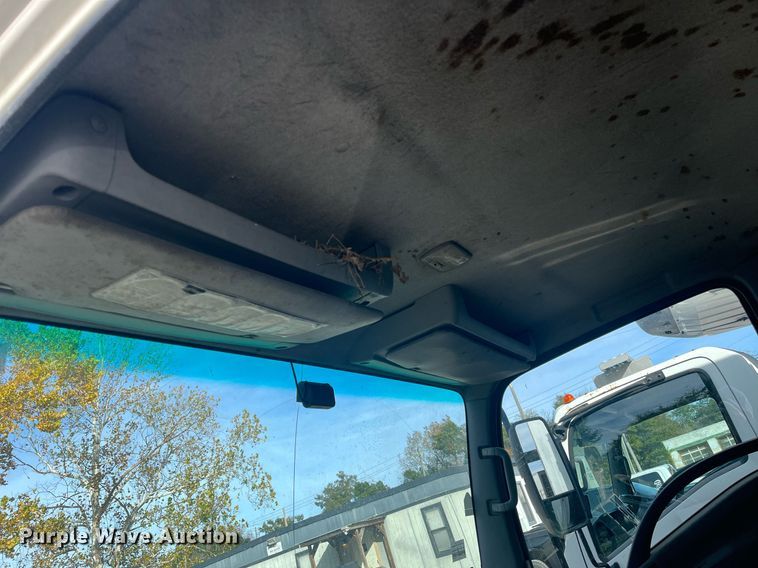 image for item DH8603 2013 Isuzu NRR  refrigerated truck