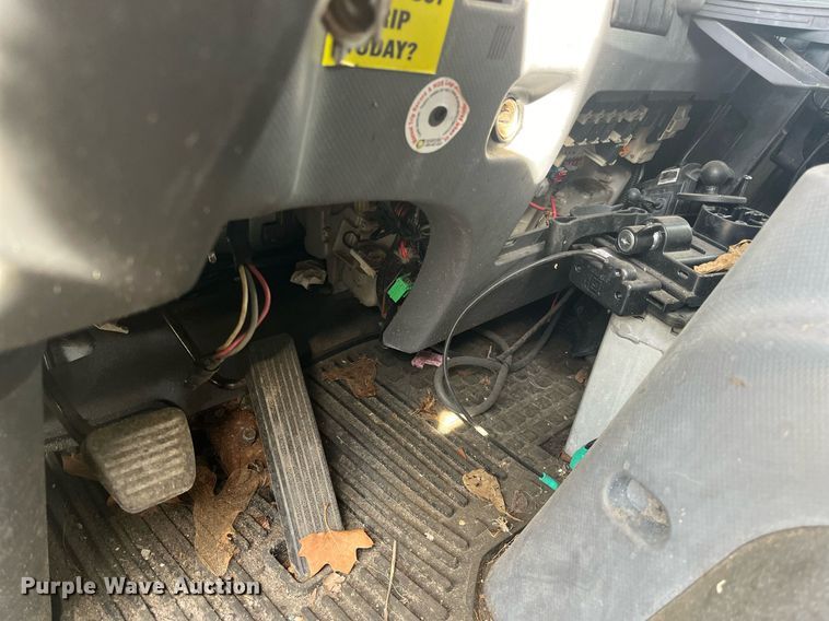 image for item DH8603 2013 Isuzu NRR  refrigerated truck