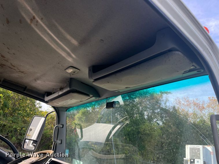 image for item DH8603 2013 Isuzu NRR  refrigerated truck