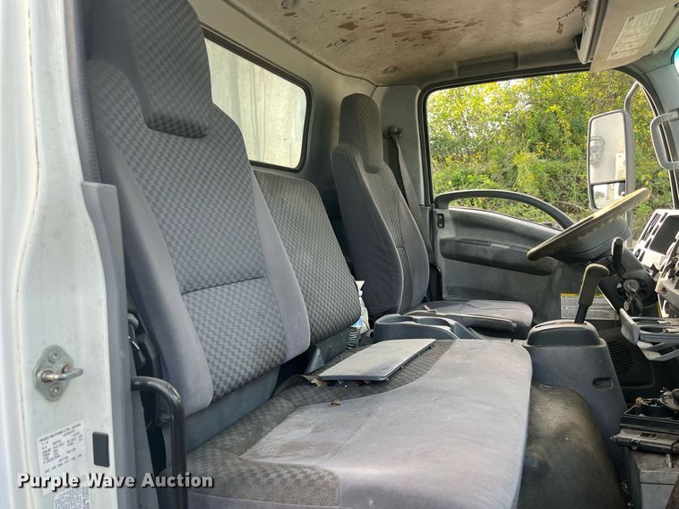 image for item DH8603 2013 Isuzu NRR  refrigerated truck