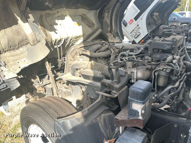 image for item DH8603 2013 Isuzu NRR  refrigerated truck