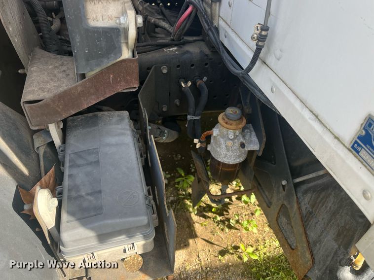 image for item DH8603 2013 Isuzu NRR  refrigerated truck