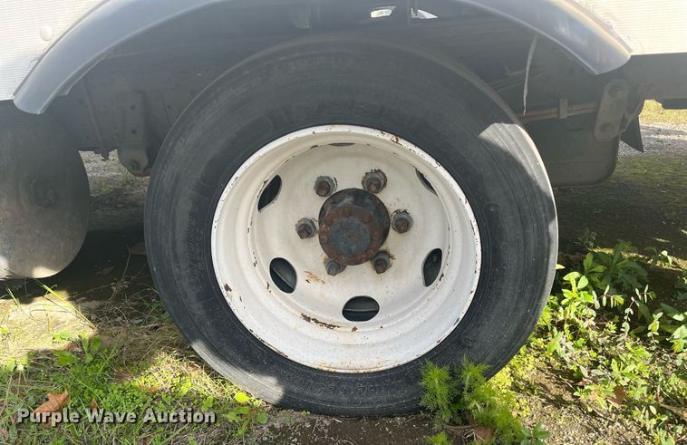 image for item DH8603 2013 Isuzu NRR  refrigerated truck