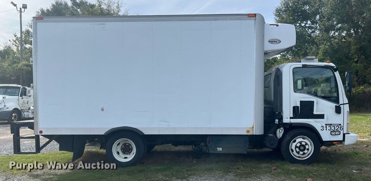 image for item DH8604 2013 Isuzu NRR  refrigerated truck