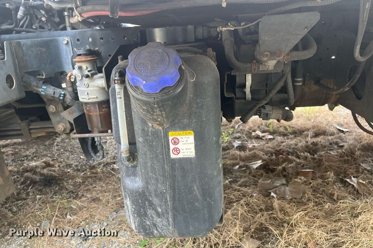 image for item DH8604 2013 Isuzu NRR  refrigerated truck