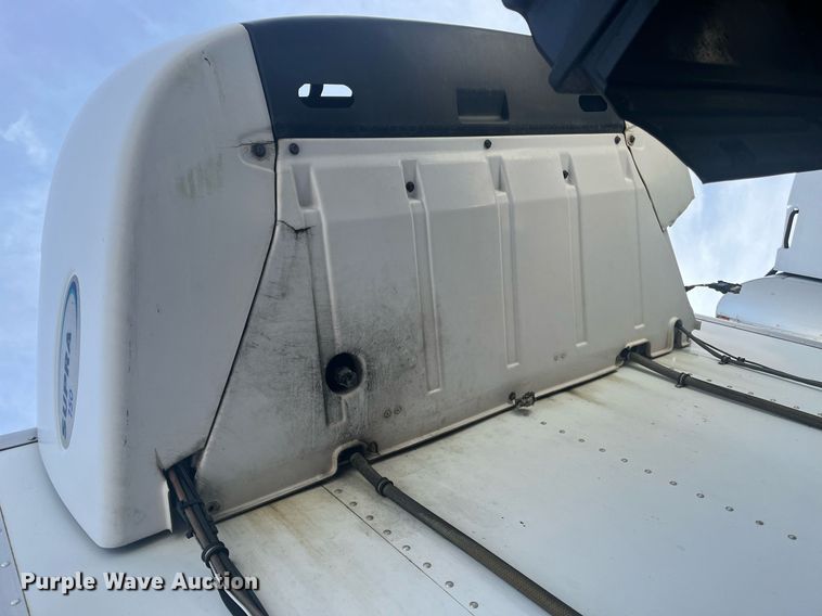 image for item DH8604 2013 Isuzu NRR  refrigerated truck