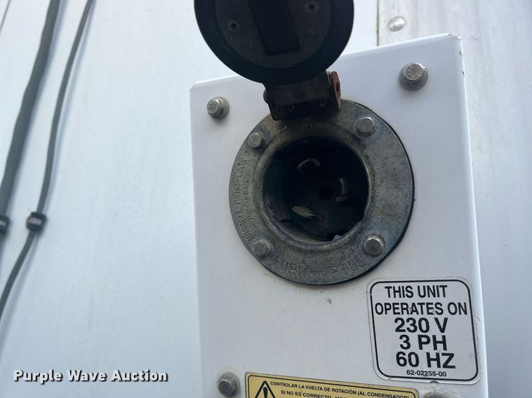 image for item DH8604 2013 Isuzu NRR  refrigerated truck