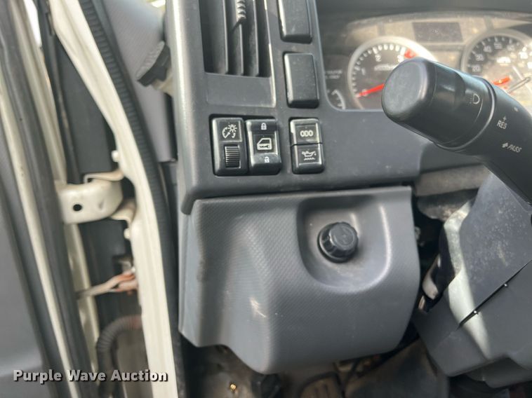 image for item DH8604 2013 Isuzu NRR  refrigerated truck