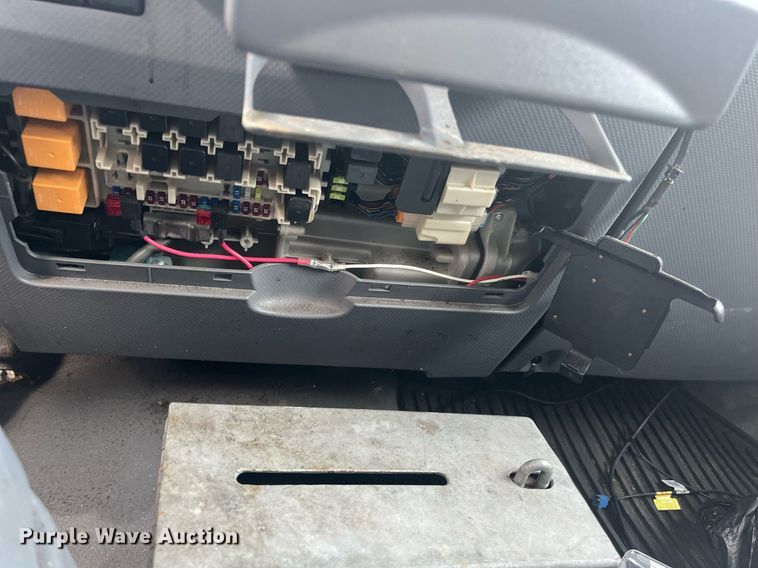 image for item DH8604 2013 Isuzu NRR  refrigerated truck