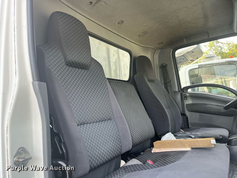 image for item DH8604 2013 Isuzu NRR  refrigerated truck