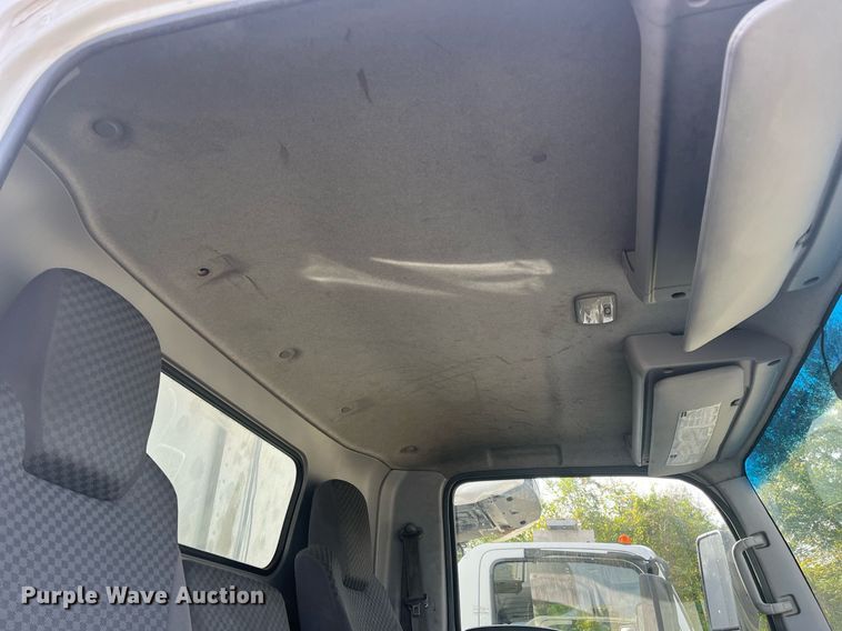 image for item DH8604 2013 Isuzu NRR  refrigerated truck