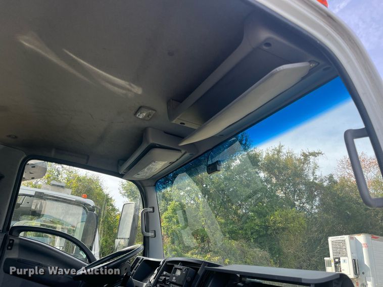 image for item DH8604 2013 Isuzu NRR  refrigerated truck