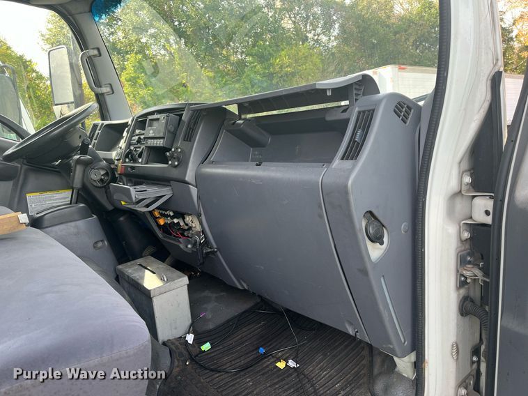 image for item DH8604 2013 Isuzu NRR  refrigerated truck