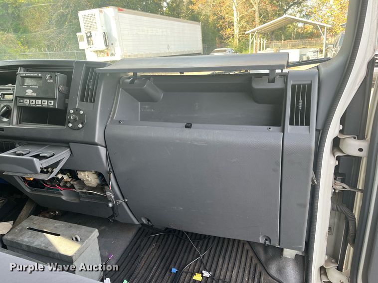 image for item DH8604 2013 Isuzu NRR  refrigerated truck