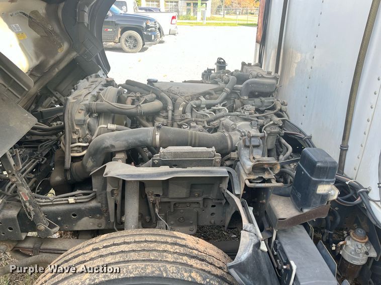 image for item DH8604 2013 Isuzu NRR  refrigerated truck