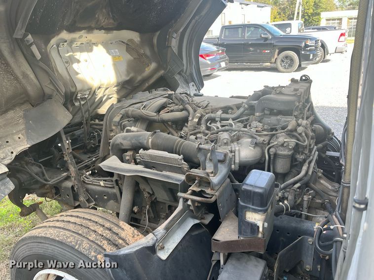 image for item DH8604 2013 Isuzu NRR  refrigerated truck