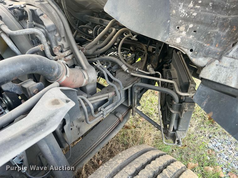 image for item DH8604 2013 Isuzu NRR  refrigerated truck