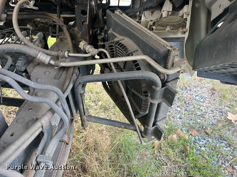 image for item DH8604 2013 Isuzu NRR  refrigerated truck