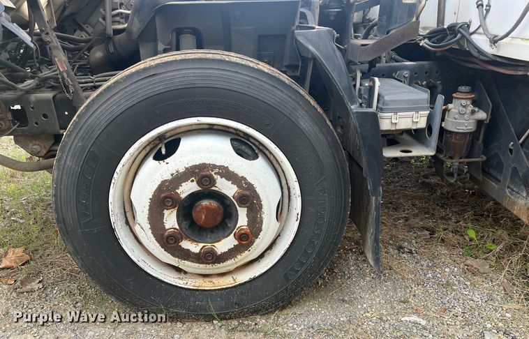 image for item DH8604 2013 Isuzu NRR  refrigerated truck