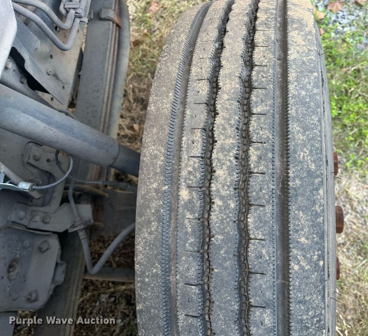 image for item DH8604 2013 Isuzu NRR  refrigerated truck